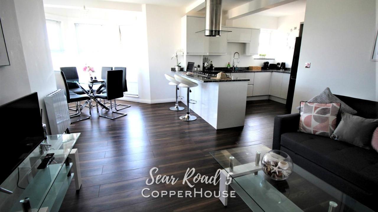 فليإكسستوو Beautiful Apartments On The Sea Front - Sea Road 5 المظهر الخارجي الصورة